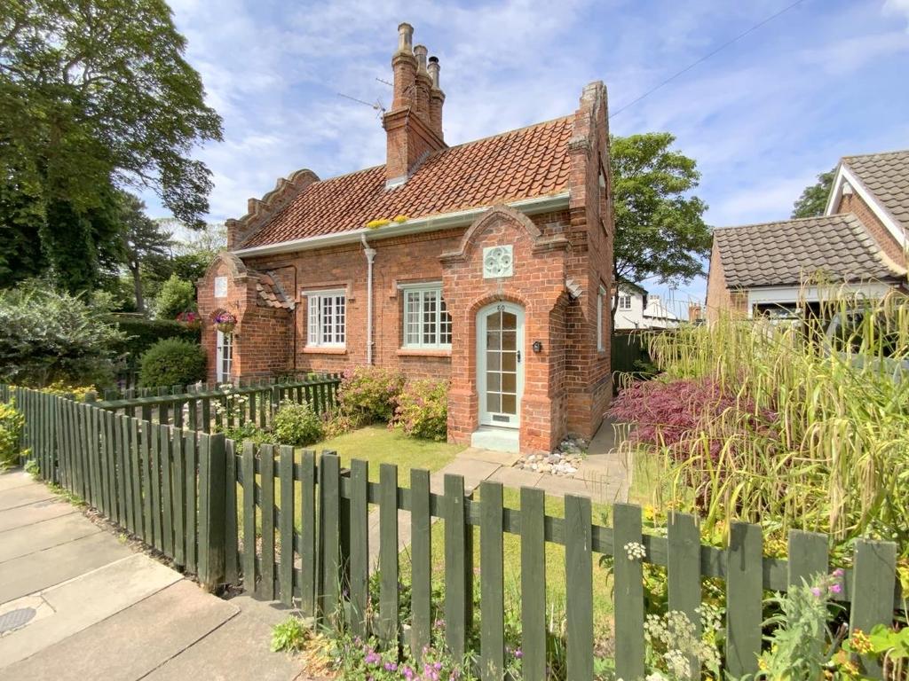 Clee Crescent, Grimsby 2 bed semidetached house for sale £175,000