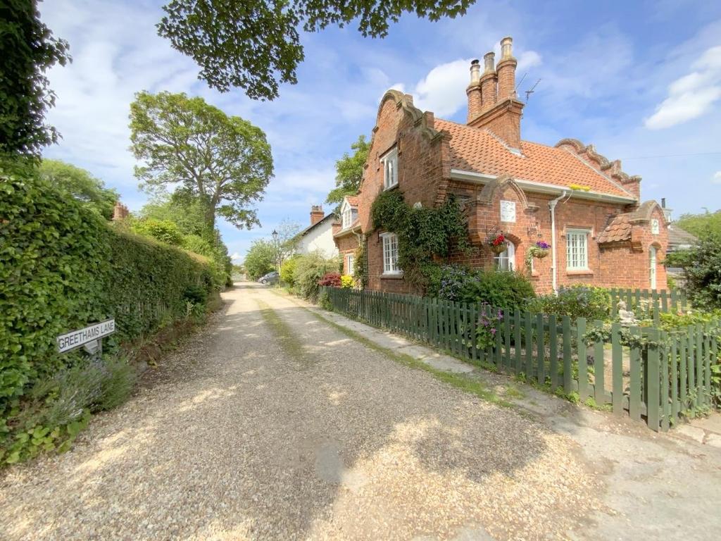 Clee Crescent, Grimsby 2 bed semidetached house for sale £170,000