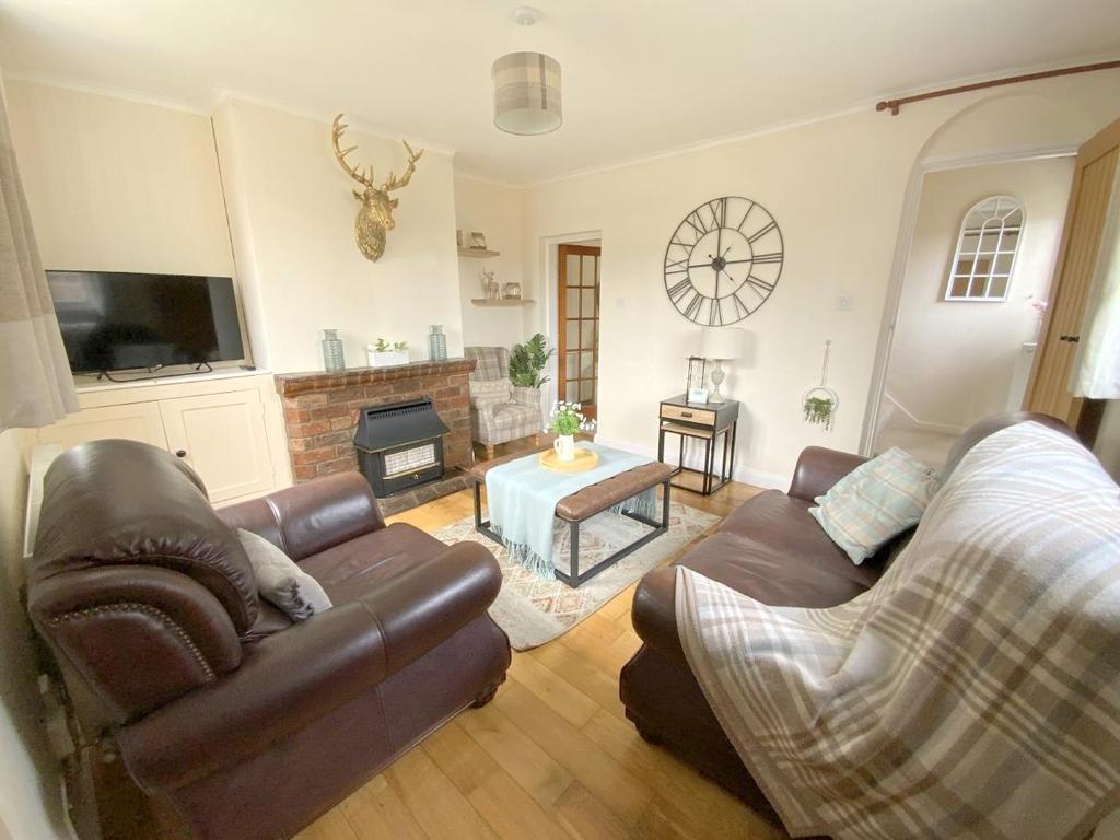 Clee Crescent, Grimsby 2 bed semidetached house for sale £170,000