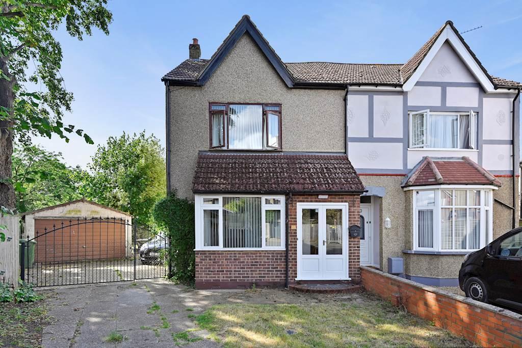 Coleridge Road, Ashford TW15 4 bed semidetached house for sale £745,000