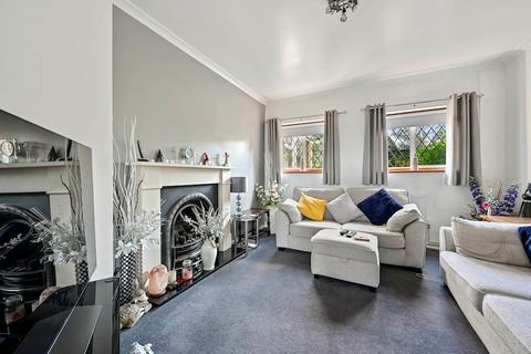109 Green Leas, Sunbury-on-thames, TW16 7PQ