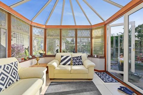109 Green Leas, Sunbury-on-thames, TW16 7PQ