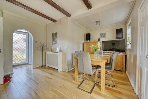 109 Green Leas, Sunbury-on-thames, TW16 7PQ