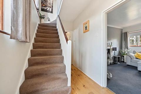 109 Green Leas, Sunbury-on-thames, TW16 7PQ