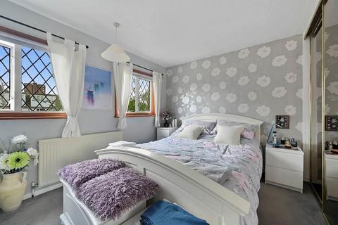 109 Green Leas, Sunbury-on-thames, TW16 7PQ