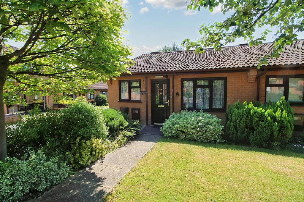 Manor Green Walk, Carlton, Nottingham 2 bed semidetached bungalow for sale £150,000