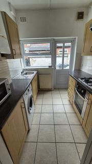 3 bedroom terraced house to rent, Eva Street, M14 5NX