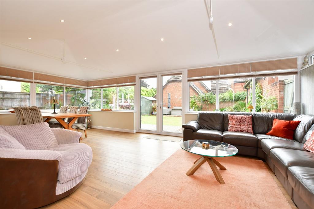 Lambourne Drive, Kings Hill, West Malling, Kent 4 bed detached house