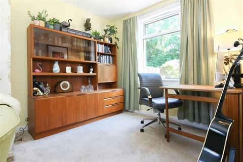 21 Drum Brae Drive, Edinburgh, EH4 7BY