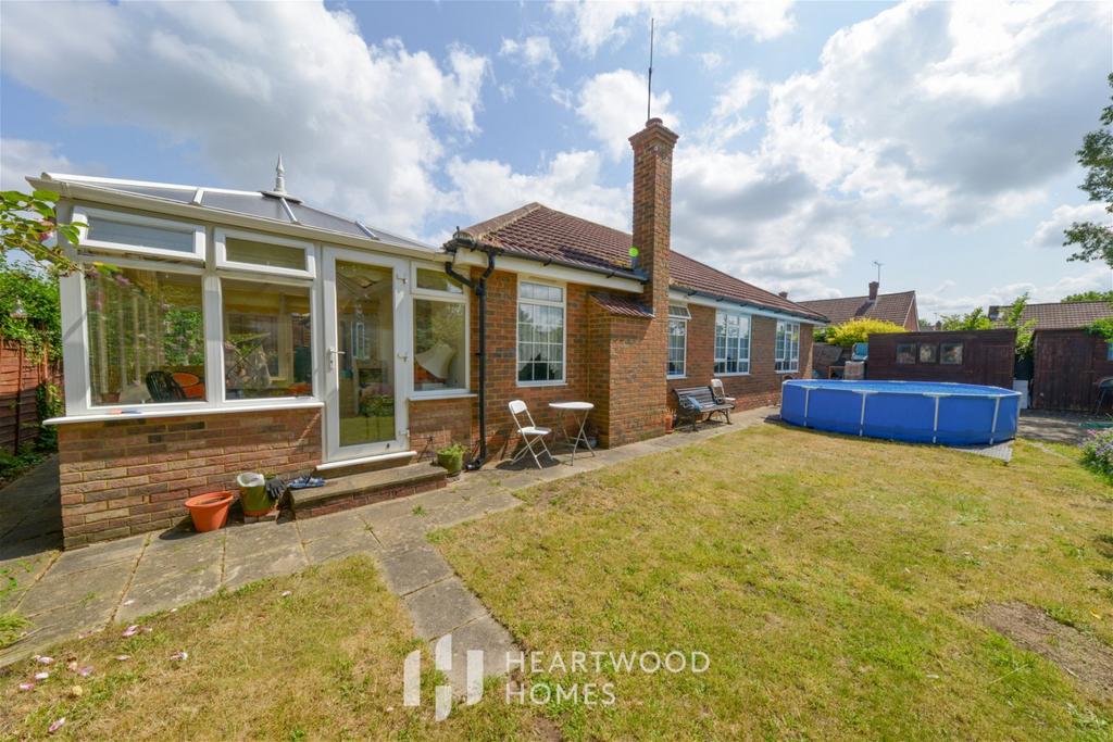 Tippendell Lane, Park Street, St. Albans, AL2 2HD 3 bed detached