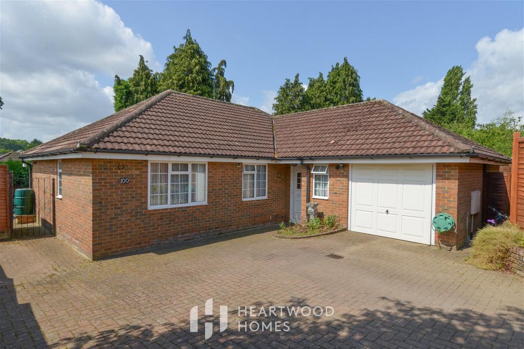 Tippendell Lane, Park Street, St. Albans, AL2 2HD 3 bed detached
