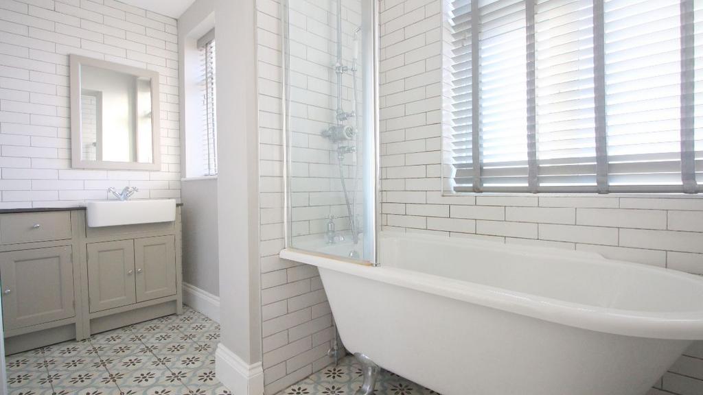 Nunthorpe Gardens, York 4 bed semidetached house £1,995 pcm (£460 pw)