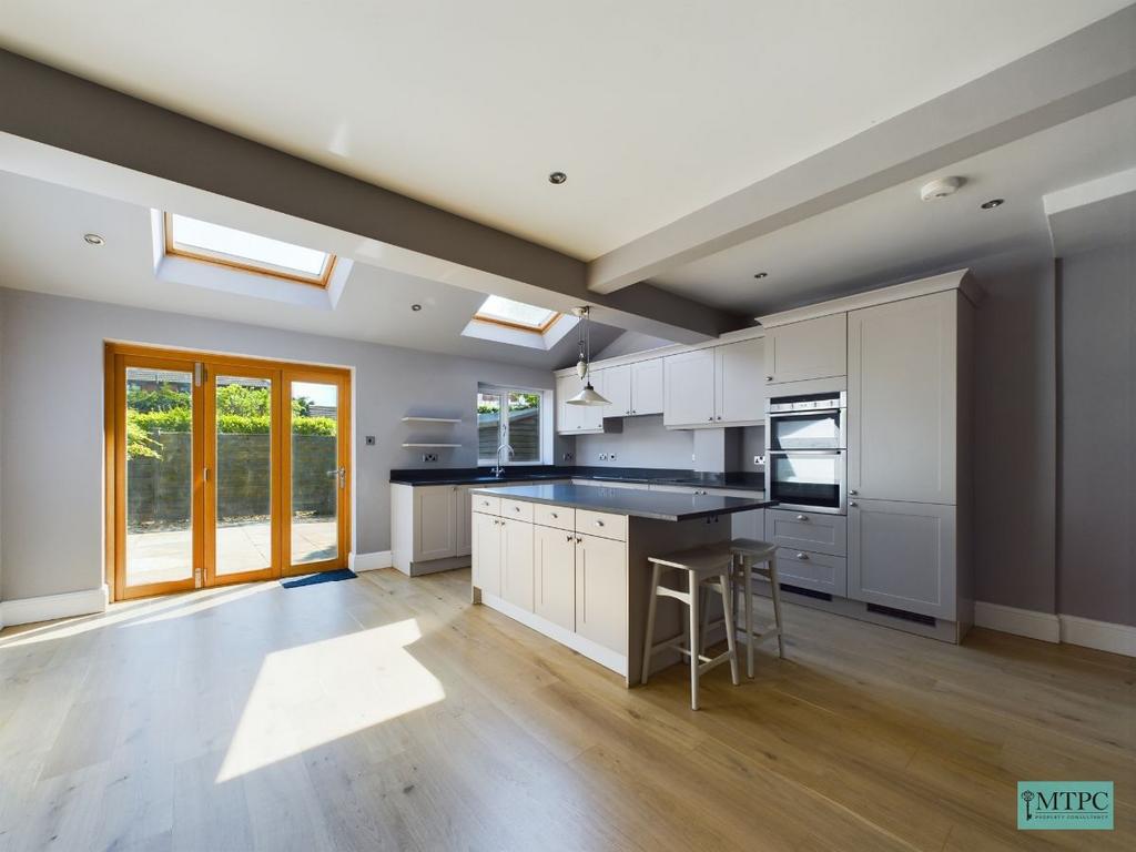 Nunthorpe Gardens, York 4 bed semidetached house to rent £1,795 pcm (£414 pw)