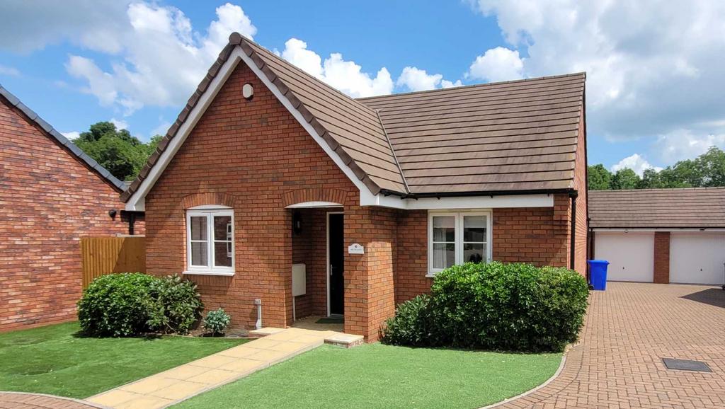 Feddon Close, Stoke Orchard, Cheltenham, Gloucestershire 2 bed detached house for sale £395,000