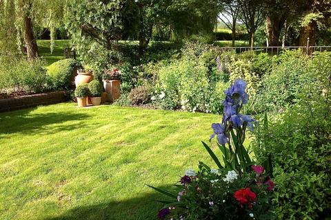 East Lodge Bliss Mill, Chipping Norton, OX7 5JR
