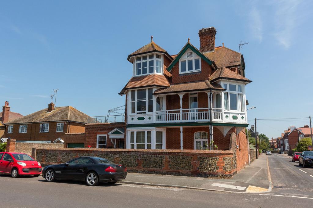 St. Mildreds Road, WestgateOnSea, CT8 6 bed detached house for sale