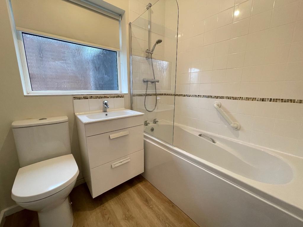 St. Lucia Close, Whitley Bay 2 bed bungalow £1,200 pcm (£277 pw)