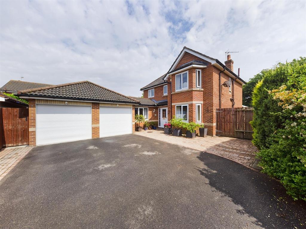 Stuart Close, Bridlington 4 bed detached house for sale £325,000