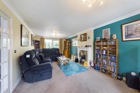 5 Stuart Close, Bridlington, YO15 3TD