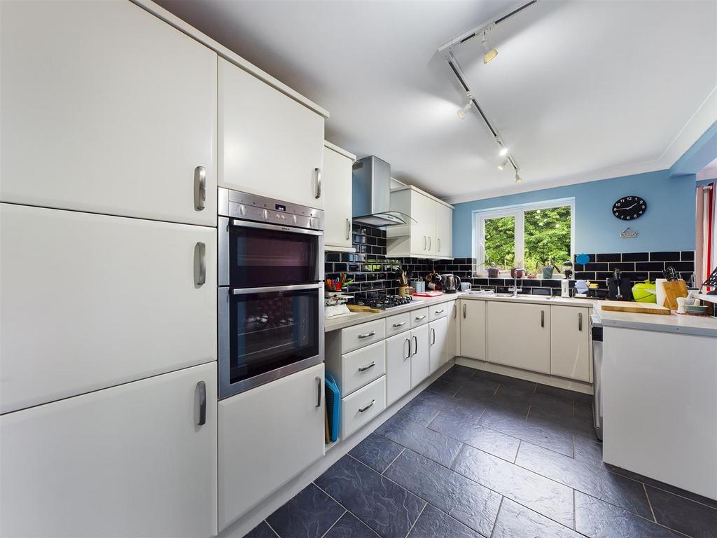 Kitchen: