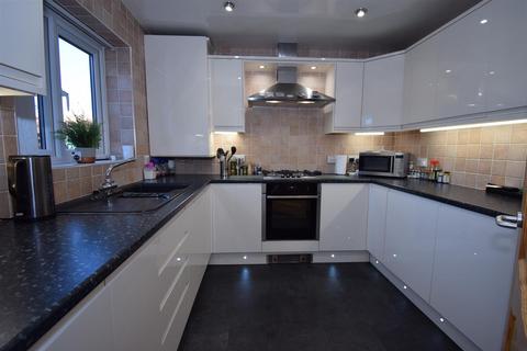 74 Beaconside, South Shields, NE34 7PX