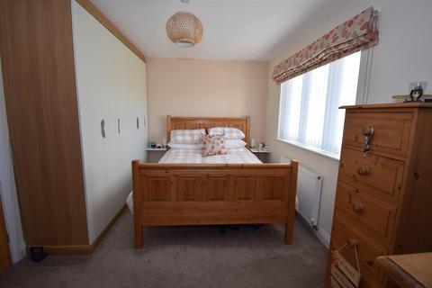 74 Beaconside, South Shields, NE34 7PX