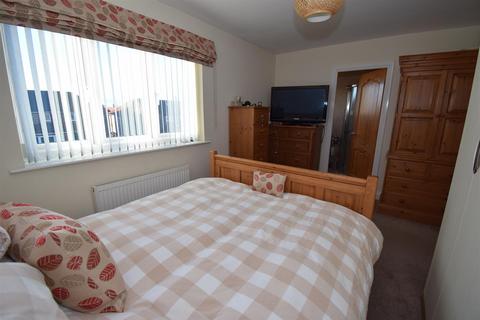 74 Beaconside, South Shields, NE34 7PX
