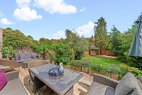 15 Dunmore Road, London, SW20 8TN
