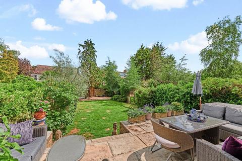 15 Dunmore Road, London, SW20 8TN