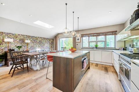 15 Dunmore Road, London, SW20 8TN