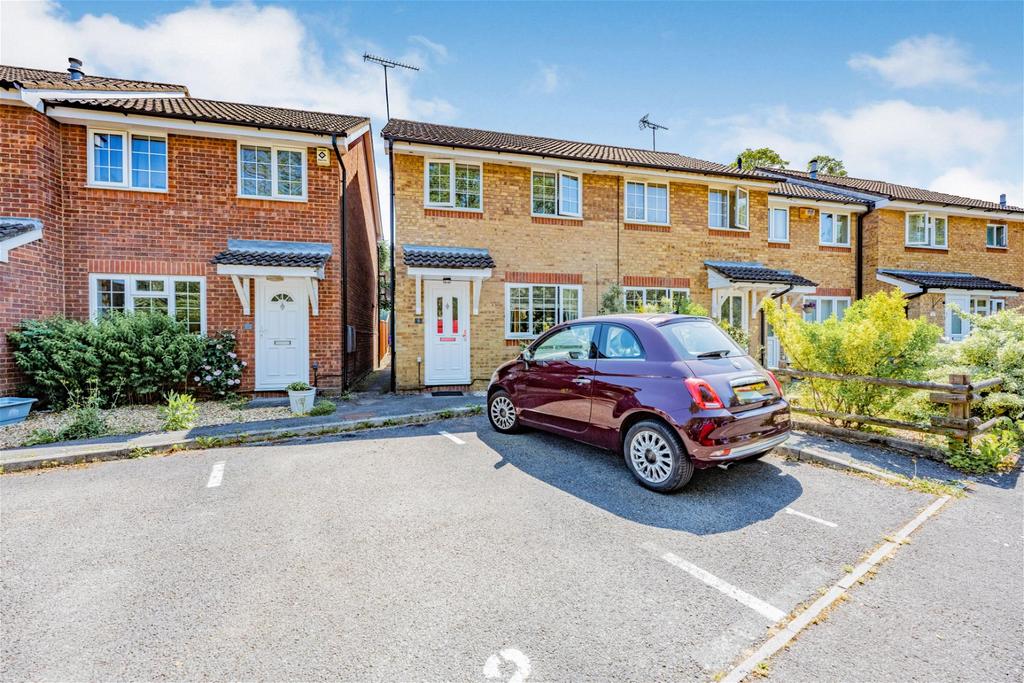 Squirrel Drive, Southampton SO19 2 bed terraced house £240,000
