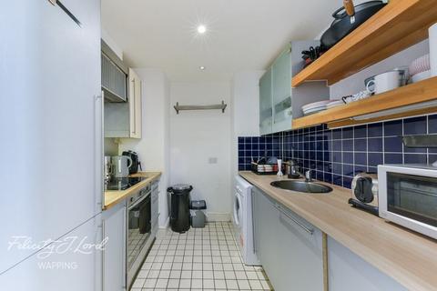 2 bedroom flat for sale, Naylor Building West, Assam Street, London, E1