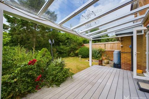 28 Darent Close, Stone Cross, Pevensey, BN24 5PW
