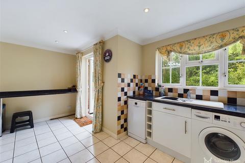 28 Darent Close, Stone Cross, Pevensey, BN24 5PW