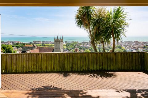1 Castle Road, Hythe, CT21 5EY
