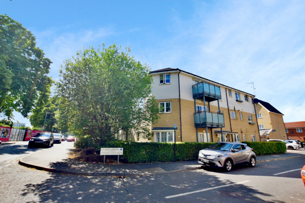 Clark Grove, Ilford, IG3 2 bed apartment for sale £250,000