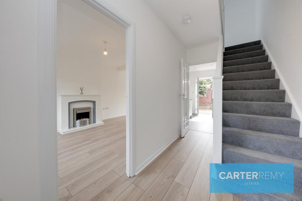 Rosedale Rd, Grays, RM17 3 bed end of terrace house £320,000