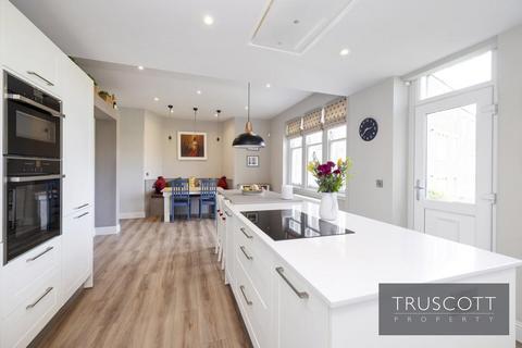 25 Learmonth Gardens, Edinburgh, EH4 1HA