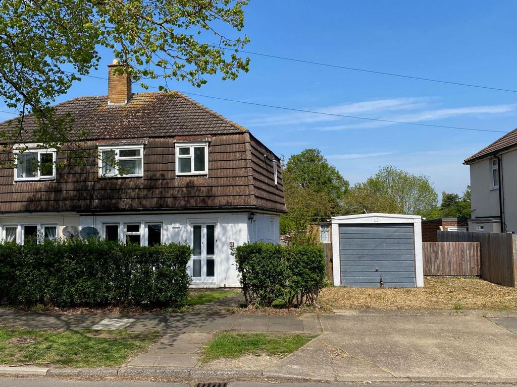 Windrush Road, Hardingstone, Northampton NN4 6EH 3 bed semidetached