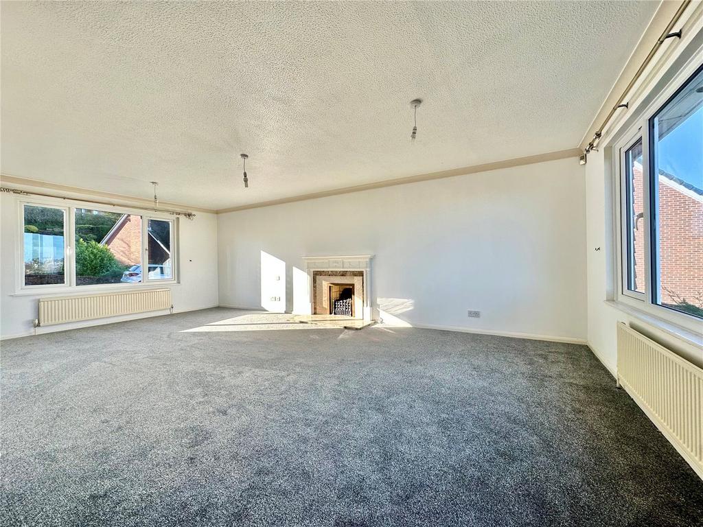 Ascot Close, Meads, Eastbourne, BN20 4 bed detached house for sale £