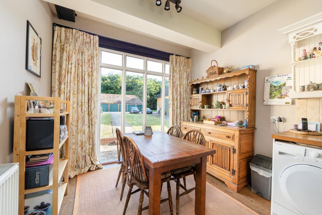 Kitchen/B'fast Room