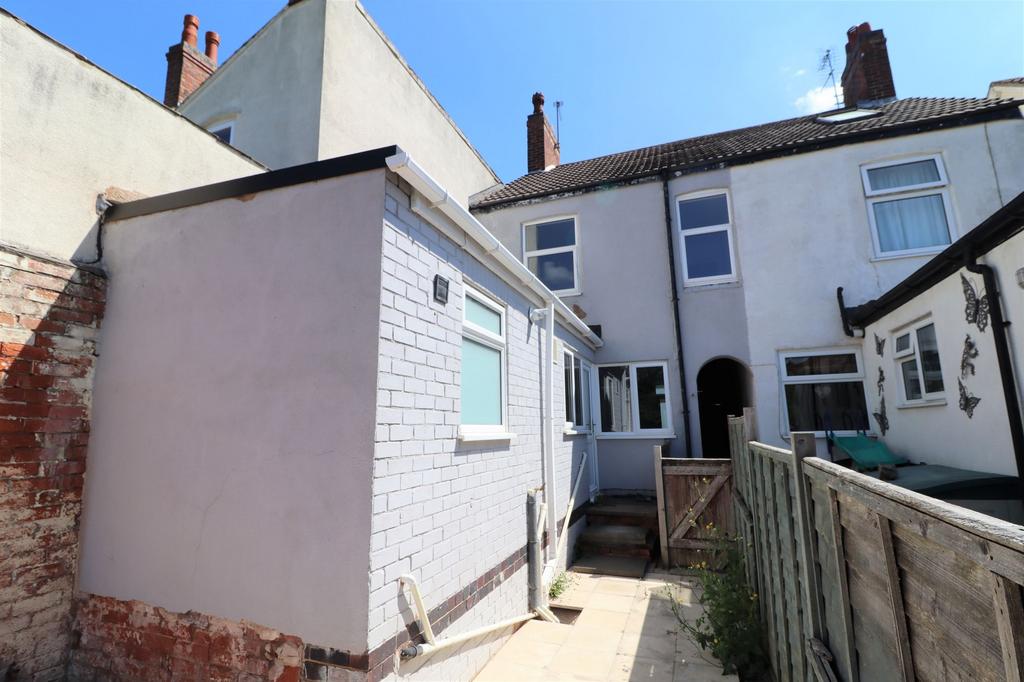 Leicester Road, Shepshed, LE12 3 bed terraced house for sale £170,000
