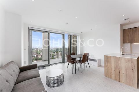 1 bedroom apartment to rent, Bouchon Point, The Silk District, E1