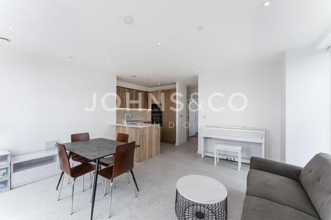 1 bedroom apartment to rent, Bouchon Point, The Silk District, E1