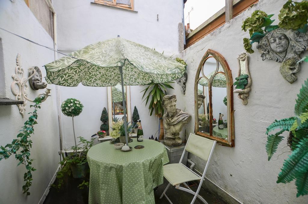 To Book A Viewing Call TPS Lostwithiel on 01208 87