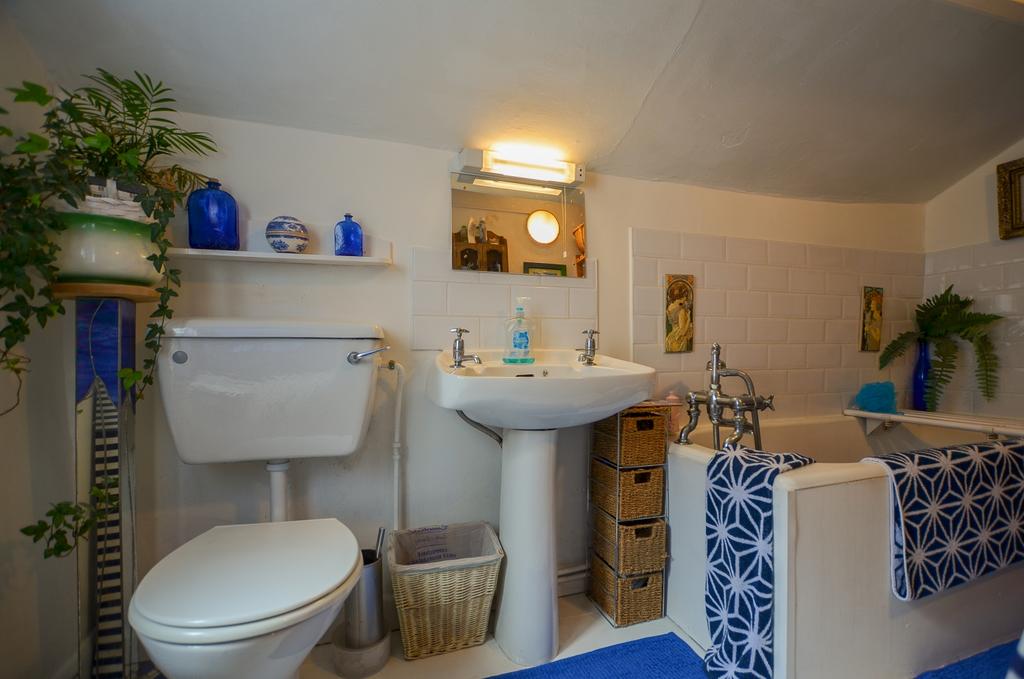 To Book A Viewing Call TPS Lostwithiel on 01208 87