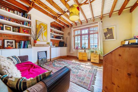 24 Headington Road, London, SW18 3PP