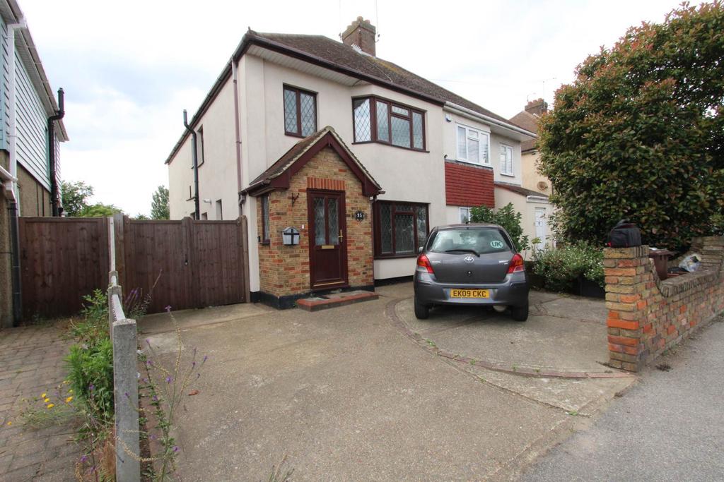 Hart Road, Thundersley 4 bed semidetached house to rent £1,800 pcm (£415 pw)
