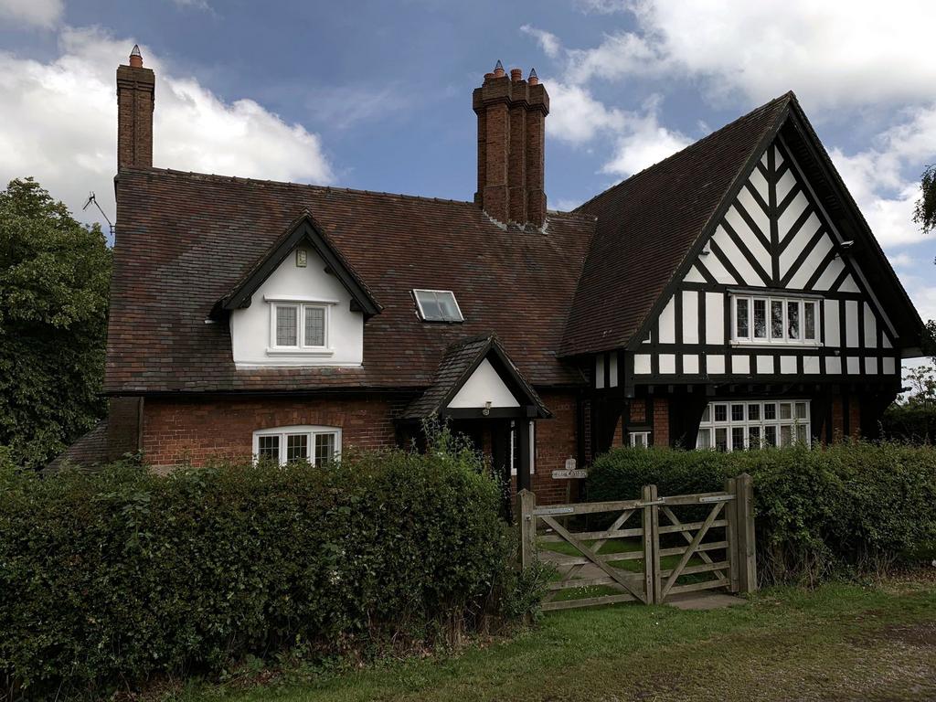 Drayton Road, Hanchurch, ST4 3 bed semidetached house £750 pcm (£173 pw)
