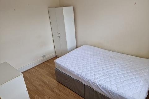 Studio to rent, Flat ,  Park Street, Luton